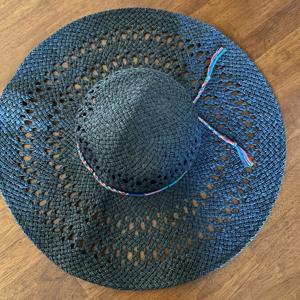 American Eagle Outfitters black woven wide brim beach hat 18” wide